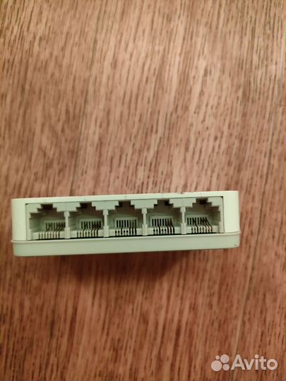 Коммутатор D-Link DES-1005A