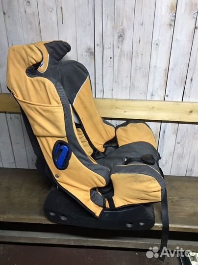 Детское кресло в машину