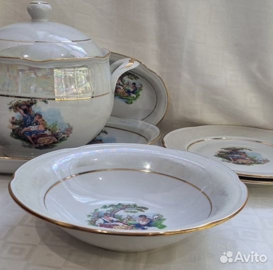 Фарфоровый набор посуды 