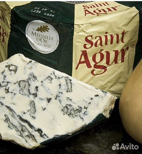 Сыр с голубой плесенью Сент Агюр Франция