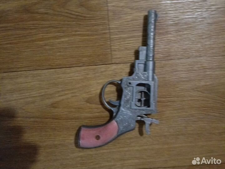 Советский револьвер игрушка