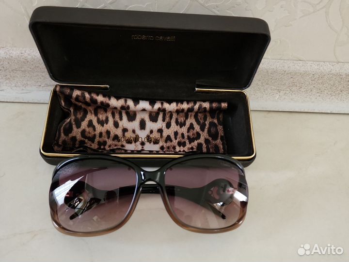 Солнцезащитные очки женские брендовые