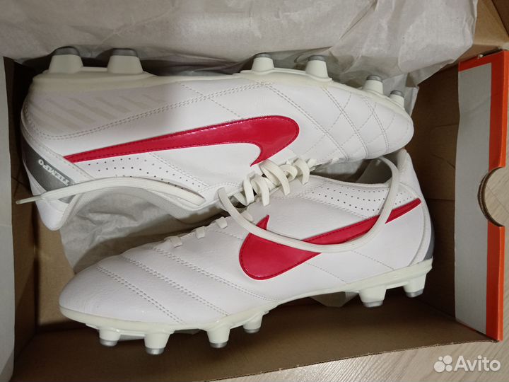 Футбольные бутсы Nike