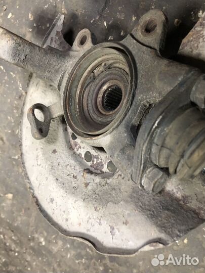 Левый поворотный кулак LADA Priora