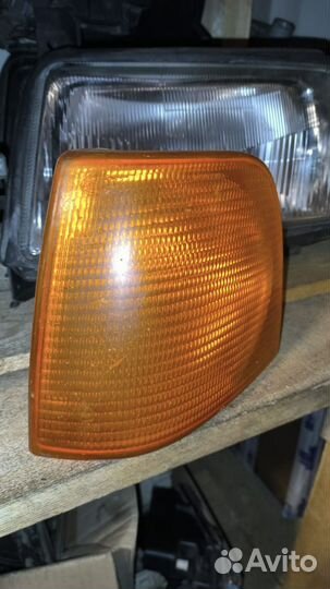 Поворотник Hella передний левый Audi 100c3