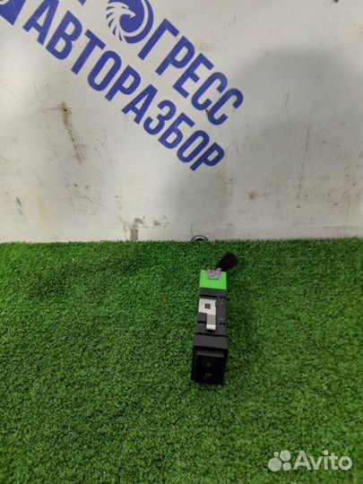 Кнопка подогрева сиденья Skoda Superb седан 1.8