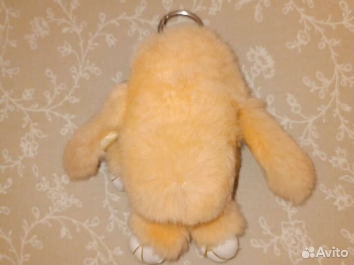 Брелок кролик из натурального меха бежевый