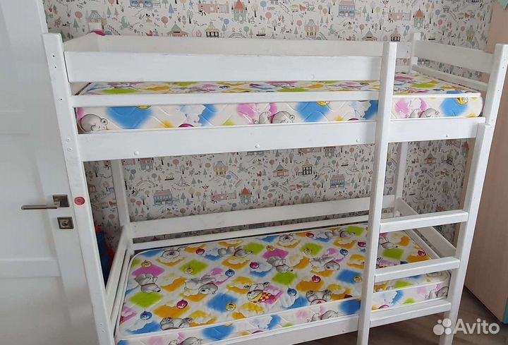 Двухъярусная кровать бу с матрасами