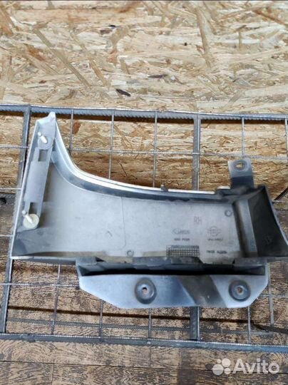 Правая накладка на крыло Nissan Primera P12