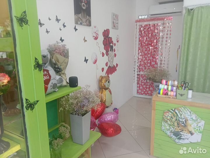 Цветочный магазин возле школы