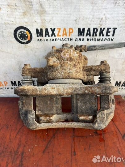 Суппорт передний правый Mitsubishi Colt 1.5 2006