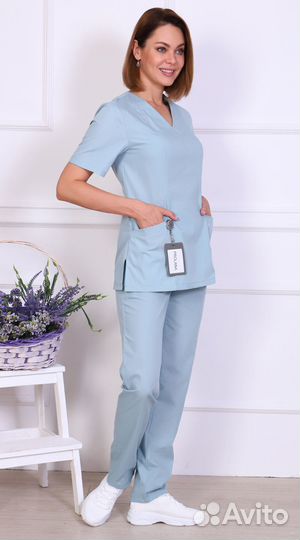 Медицинский костюм женский новый 46
