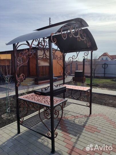 Мангальная зона под крышей