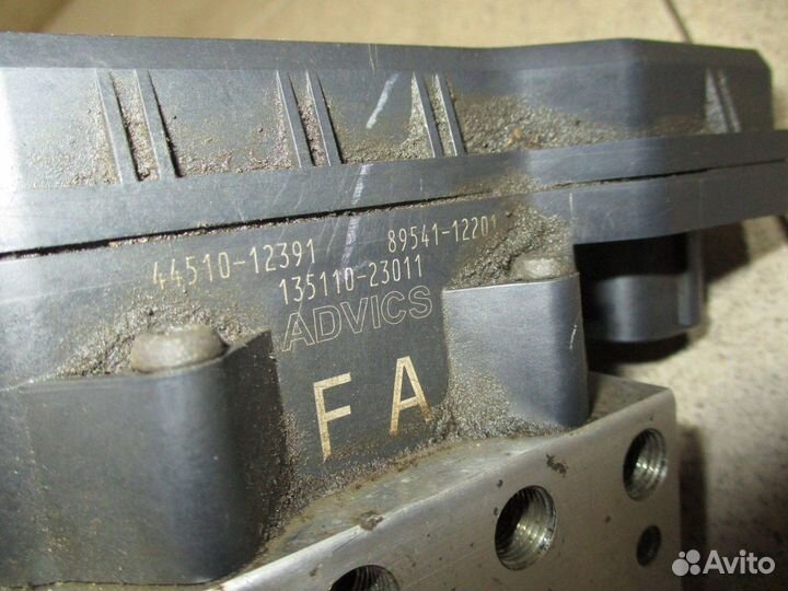 Блок ABS (насос) Toyota Corolla (E150)