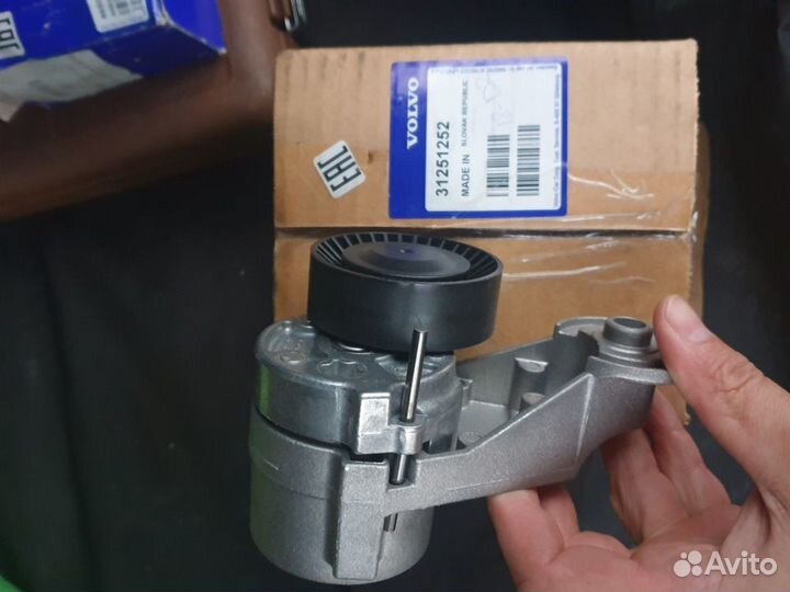 Натяжитель приводного ремня Volvo XC90 D5244TX