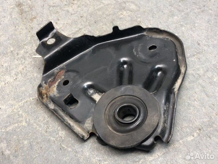 Кронштейн радиатора левый Nissan Almera N16