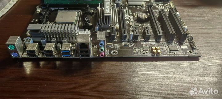 Материнская плата с процессором и памятью