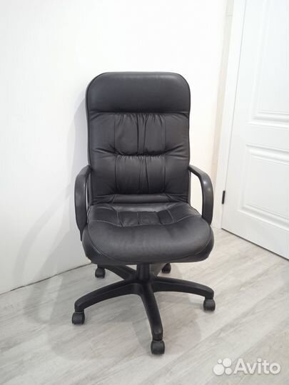 Кожаное компьютерное кресло руководителя