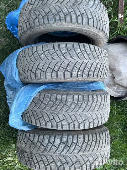 Michelin X-Ice North 4 195/65 R15