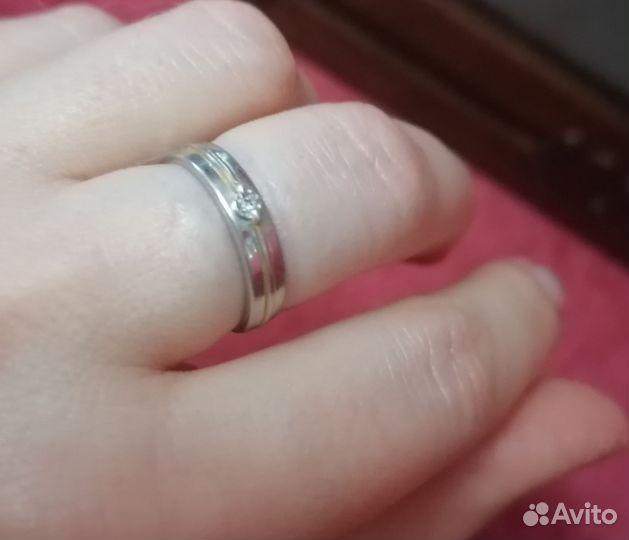 Серебряное кольцо с бриллиантом 16.5 р
