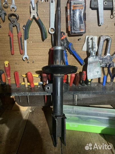 Амортизатор рено Дастер