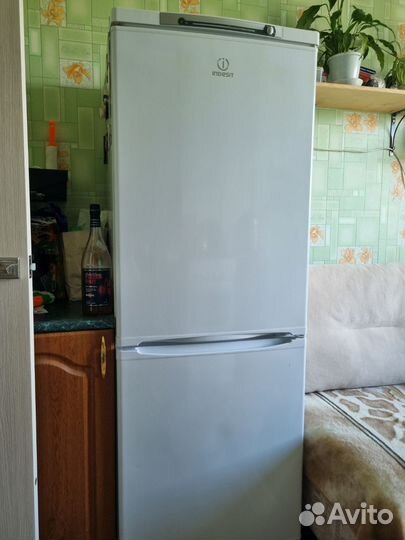 Холодильник Indesit бу