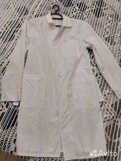 Белый медицинский халат