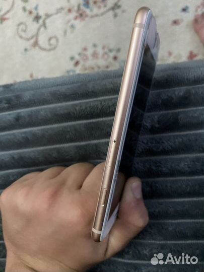 Телефон iPhone8