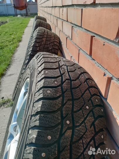 R16 Viatti Bosco Nordico V-523 215/65, PCD 5x105 DIA 56.6