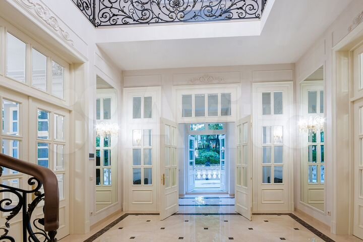 Дом 850 м² на участке 25 сот.