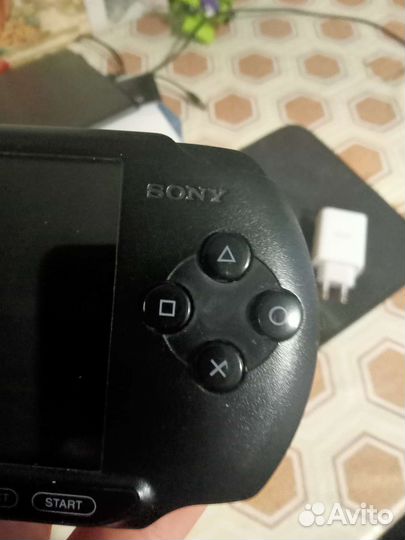 Продам игровую консольPSP e3008