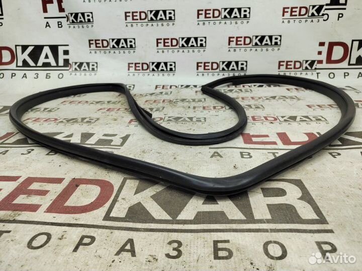 Уплотнительная резинка боковой двери передняя