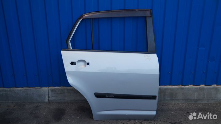 Nissan 82100-EL430 Дверь задняя правая