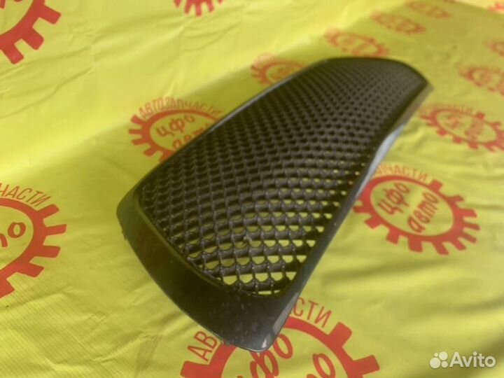 Решетка радиатора передняя Toyota Land Cruiser 200