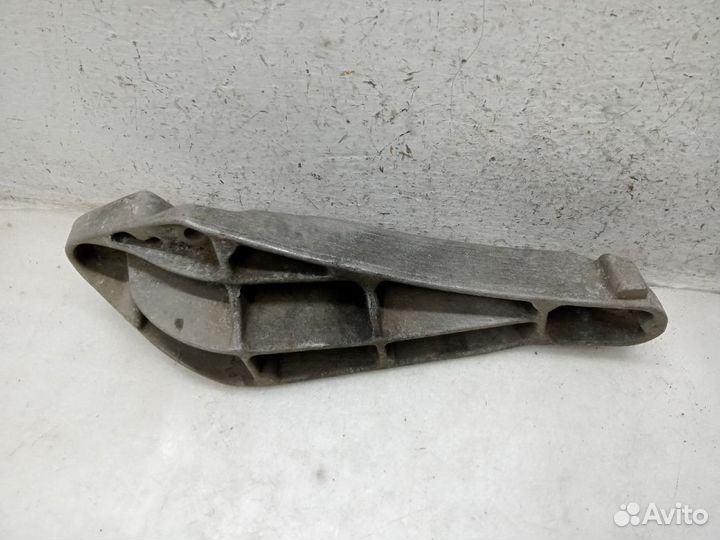 Кронштейн двигателя volkswagen transporter T2 Правый