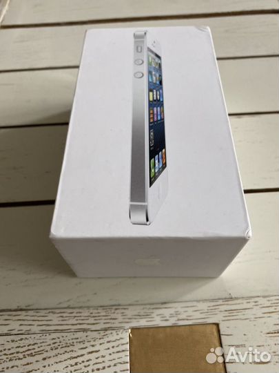 Коробка для iPhone 5, white с наушниками