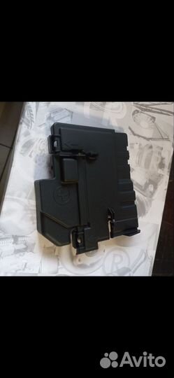 Крышка блока предохранителей Volkswagen polo