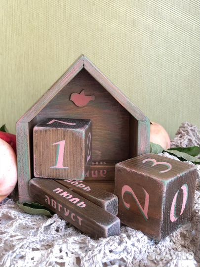 Вечный календарь домик