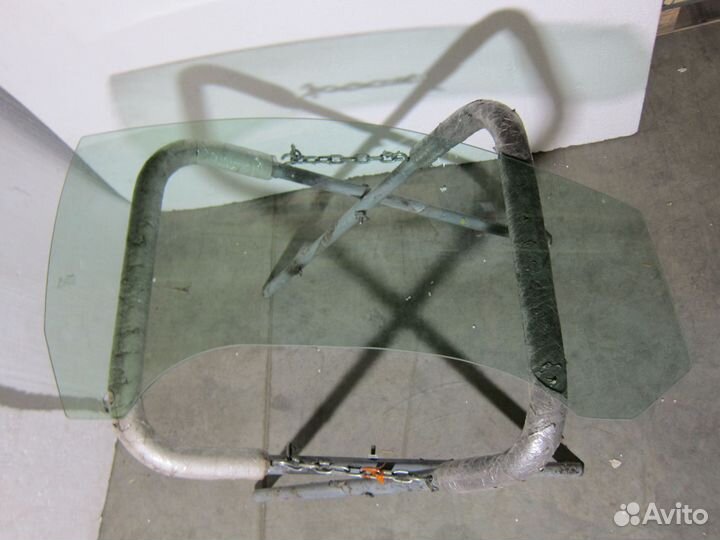 Стекло переднее правое Mercedes E C207 купе
