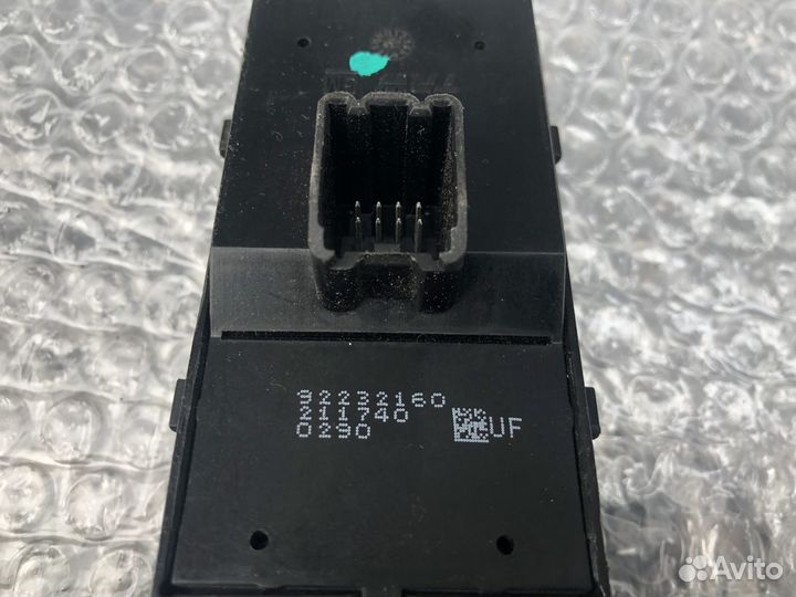 Кнопка левой двери Chevrolet Camaro V 2010-2015