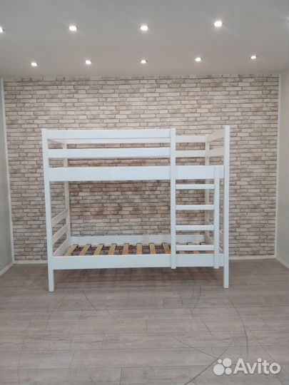 Двухъярусная кровать из массива