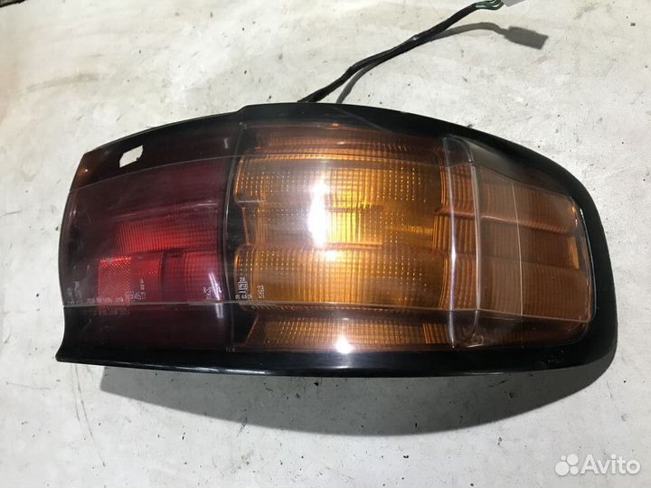 Фонарь наружный правый Toyota Camry 10