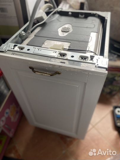 Посудомоечная машина Electrolux 45см