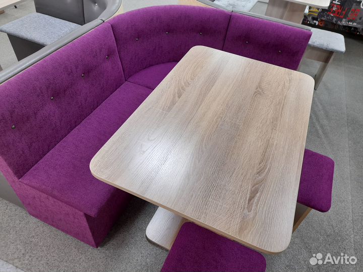 Кухонный уголок со столом новый