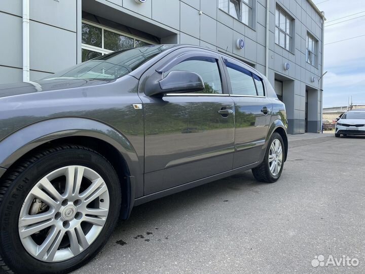 Opel Astra 1.8 МТ, 2013, 162 000 км