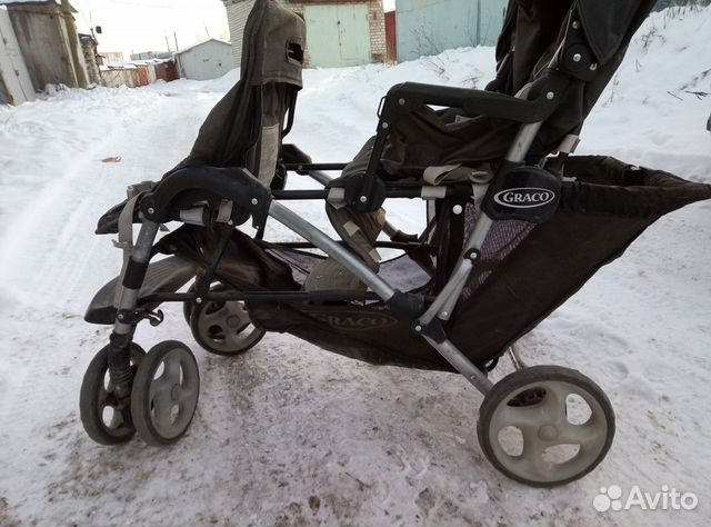 Каляска для двойни погодок