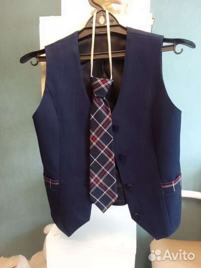 Жилет школьный для девочки 1,2 класс