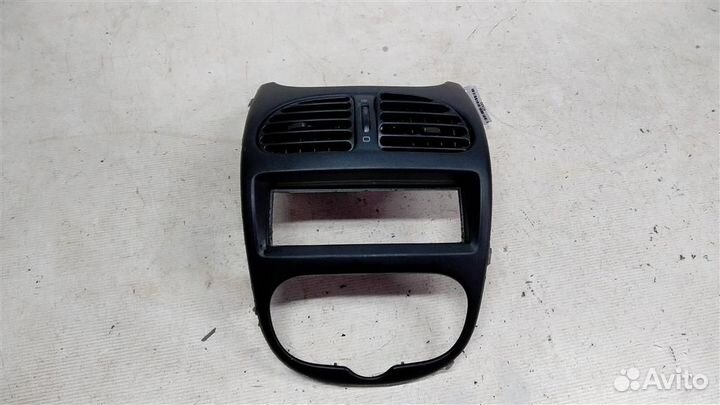 Рамка магнитолы Peugeot 206