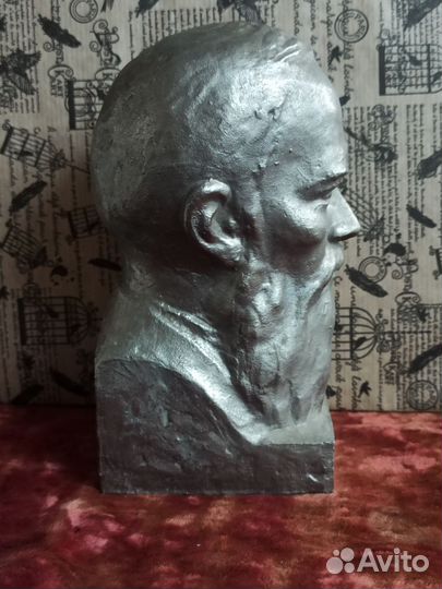 Бюст Достоевский