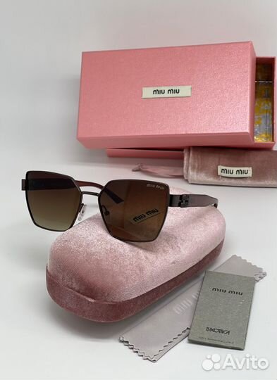 Солнцезащитные очки miu miu женские